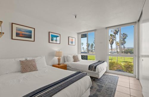 South Mission Beach House | Belmont Modern - Ocean View, Pet Friendly, Patio