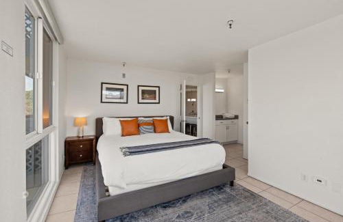South Mission Beach House | Belmont Modern - Ocean View, Pet Friendly, Patio