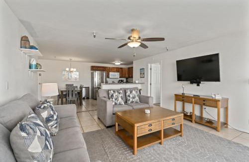 South Mission Beach House | Belmont Ocean Views - Massive Private Deck, Grill & Parking
