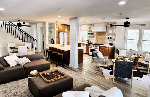 Belmont Shore House | Belmont Shore Beach Home, Sleeps 8+, Walk to Beach – Balcony & Patio
