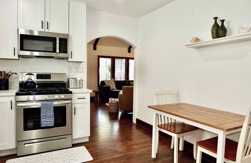 Belmont Shore House | Belmont Shore Coastal Cottage – Cozy Home for 6 - 2 Blocks to Beach
