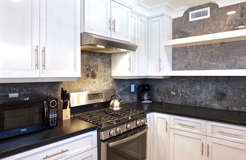 Peninsula House | Belmont Shore Retreat on the Peninsula