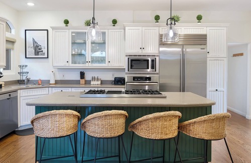 Belmont Shore House | Belmont Shore Retreat | Rooftop Lounge, Putting Green & Near 2nd Street Beaches