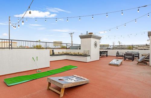 Belmont Shore House | Belmont Shore Retreat Rooftop Lounge Putting Green Near 2nd Street Beaches