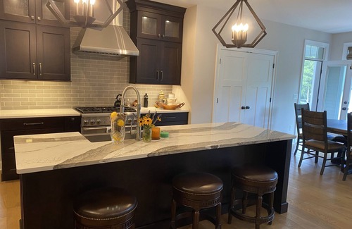Saratoga Springs House | BELMONT STAKES & Saratoga TRACK MEET - Minutes to Track, Lake, Golf & Downtown!