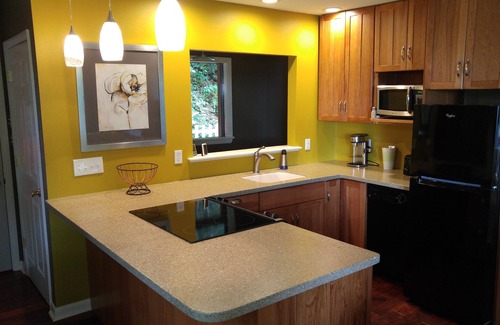 Fairview House | BELOVED BUNGALOW , hot tub, view, WiFi, near Biltmore & downtown