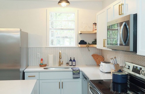 Russellville House | Beloved Bush Bed and Board - Experience Beautiful Lake Moultrie