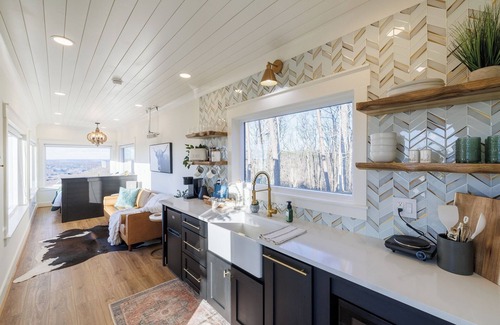 Collinsville House | Beloveds Rest—Mountain Sunsets with a Hot Tub