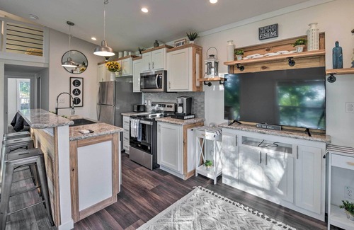 Belton House | Belton Lake Tiny House w/ Shared Pool & View