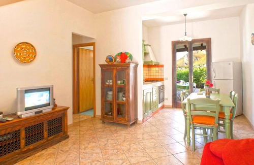 Macari House | Belvilla by OYO Pleasant holiday home with garden