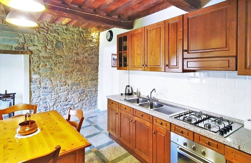 Castelvecchio House | Belvilla by OYO Casa La Tosca