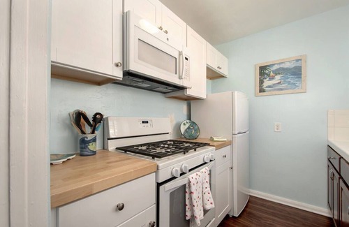 Mission Beach Apartment | Ben's Beach Bungalow 3, Ocean View Mission Beach 1BR