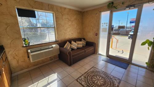 Benbrook Hotel | Benbrook Inn & Suites