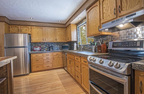 Southwest Bend House | Bend Basecamp-Meredith Lodging - Quality Updates, Hot Tub, Large Fenced Yard!