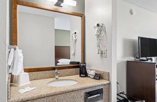 Larkspur Hotel | Bend Inn & Suites