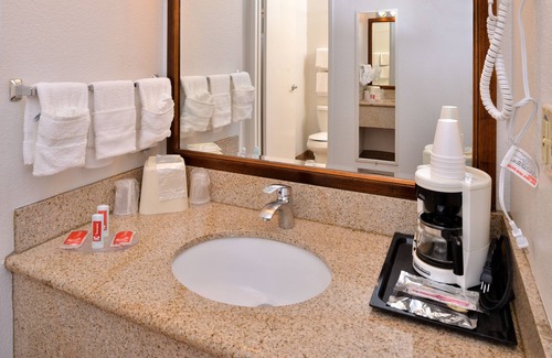 Larkspur Hotel | Bend Inn & Suites