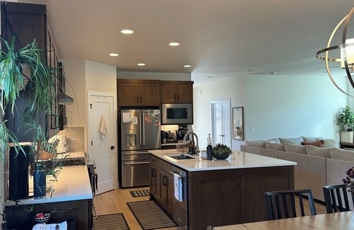 Boyd Acres House | Bend Oasis w/Hot Tub & Pool Table