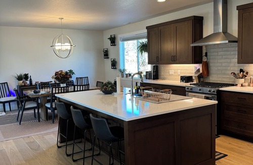 Boyd Acres House | Bend Oasis w/Hot Tub & Pool Table