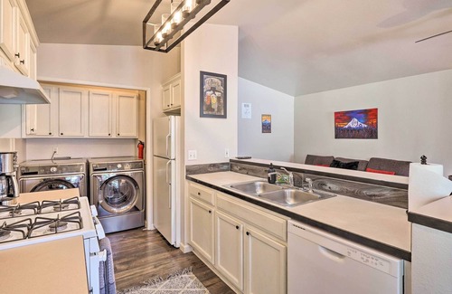 Larkspur House | Bend Townhome: Pilot Butte State Park Access!