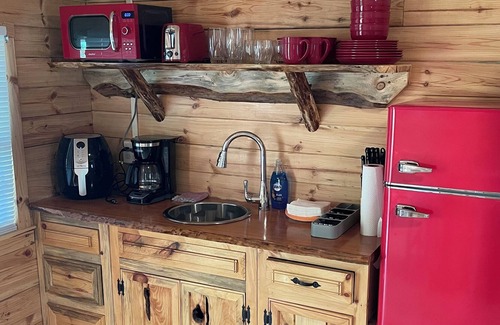 Benezette Cabin | Benezette, 1b ,1b cabin. Minutes from the Elk center.