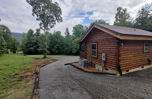 Whiteside Cabin | Bennett Lake Tiny Cabin