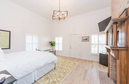 Uvalde House | Benson Guest House 2