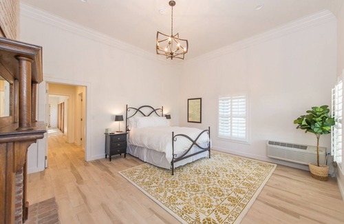 Uvalde House | Benson Guest House 2