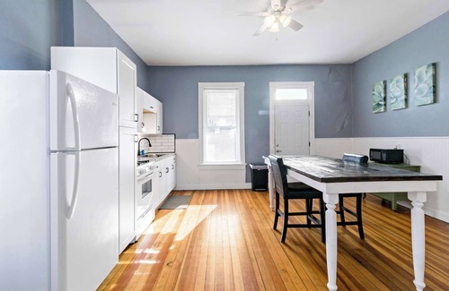 Benton Park Apartment | Benton Park 1BR | Washer/Dryer, Fenced Backyard, Fast Wi-Fi, Pets OK