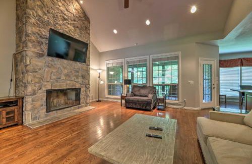 Bentonville House | Bentonville Home with Pool Table, 2 Mi to Downtown!