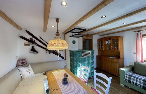 Oberwiesenthal House | Berghütte Fichtelstreich - vacation home, shower, WC