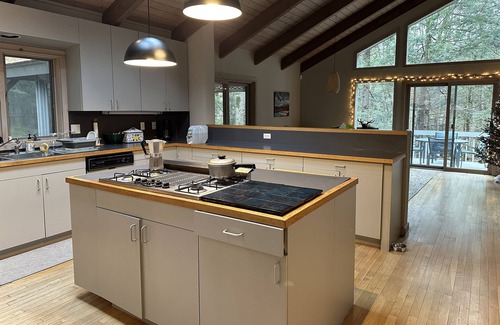 Sandisfield House | Berkshire Holiday Home - A+ Amenites @Nature
