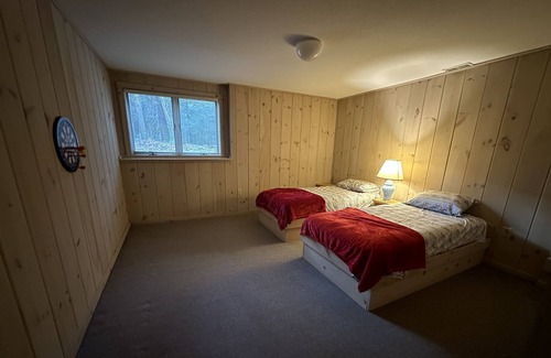 Sandisfield House | Berkshire Holiday Home - A+ Amenites @Nature