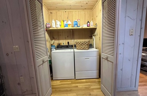 Sandisfield House | Berkshire Holiday Home with Hot Tub & A+ Amenities