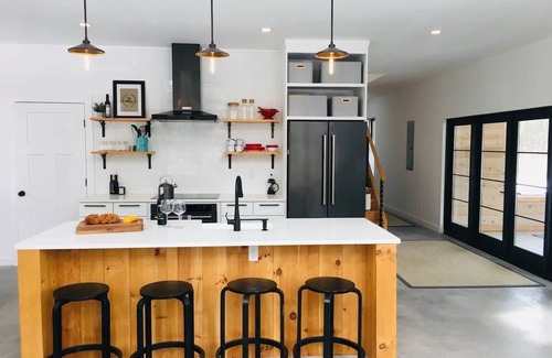 Lee House | Berkshire Mountain retreat with Urban eco-luxuries