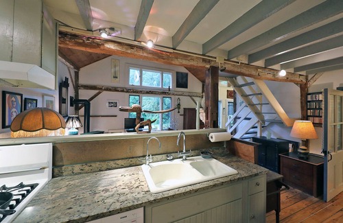 Lenox House | Berkshire Retreat- Stone's throw to downtown Lenox