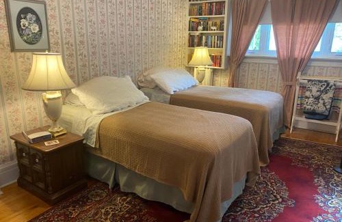 Old Town Historic District Bed & Breakfast | Bernard Gray Hall Bed and Breakfast