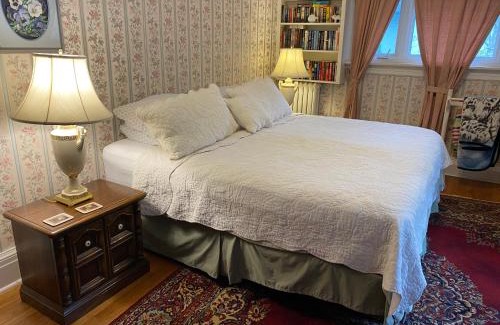 Old Town Historic District Bed & Breakfast | Bernard Gray Hall Bed and Breakfast
