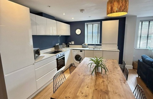 Southampton City Centre Apartment | Bernard Point- large two bed apartment in city