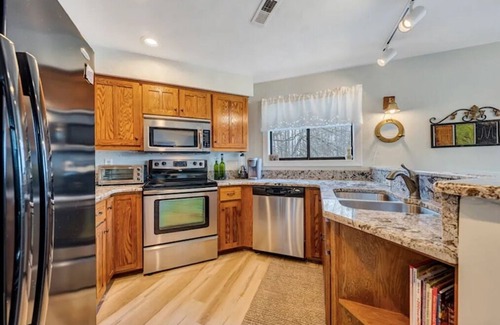 Smith Mountain Lake Condo | Bernard's Landing Sunny Daze - Lake Front