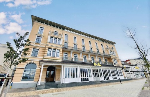 Warnemuende Apartment | Berringer, gurnard on the promenade