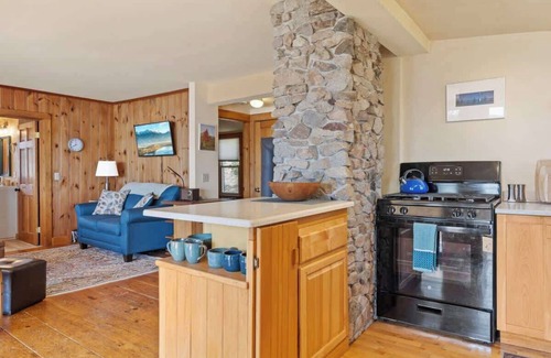 Lamoine House | Berry Cove Cottage-Oceanfront!