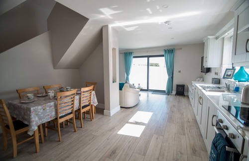 Liscannor Cottage | Beside the sea with spectacular ocean views! Minutes from Cliffs of Moher