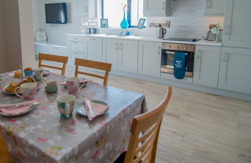 Liscannor Cottage | Beside the sea with spectacular ocean views! Minutes from Cliffs of Moher