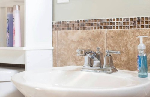 Lower Washington - Mount Hope Apartment | Best 3 Bed Close To Boston With Free Parking