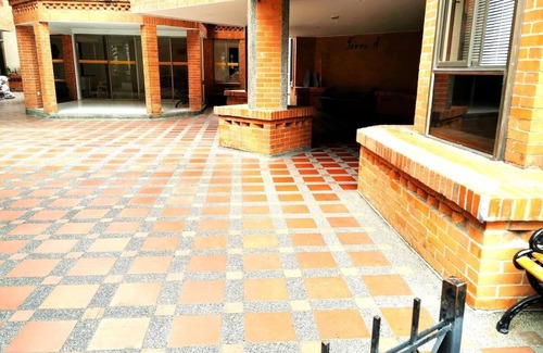 Pereira Apartment | BEST Area of City. By Mall. FREE Parking. No Fees.
