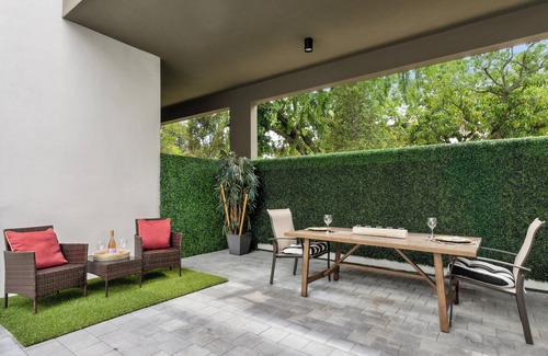 Coral Gables Section House | Best Charming 3-bedroom villa in welcoming Miami