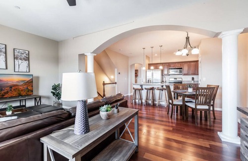 Hilltop House | Best DT Tacoma Townhome by UW w/Garage - For 6