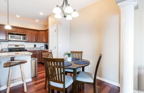 Hilltop House | Best DT Tacoma Townhome by UW w/Garage - For 6