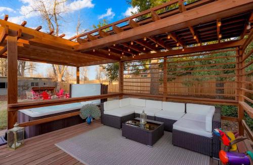 Berkley House | Best Experience in Denver HOT TUB and FIRE PIT 4 miles to DT