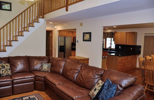 Marble Cabin | Best Family Cabin Rental Wifi, Hot Tub and Pool Table